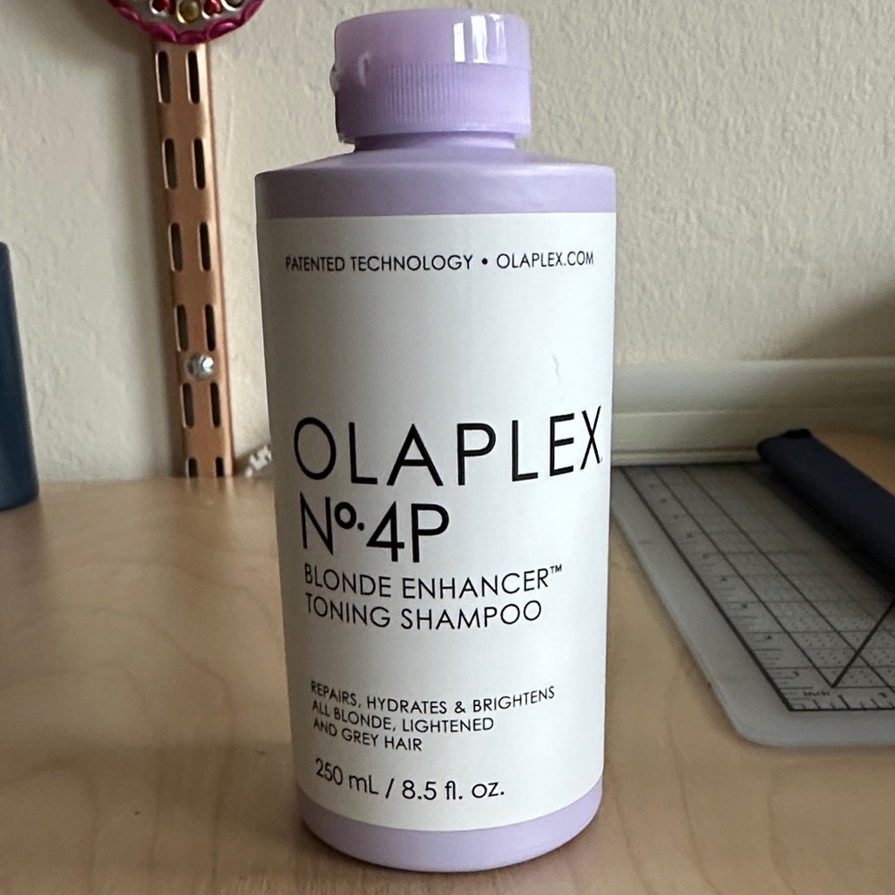 OLAPLEX No.4P Blonde Enhancer Shampoo - Lavender UNOPENED
